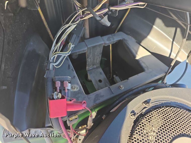 image for item DZ3537 2010 John deere LA125 riding mower lawn mower