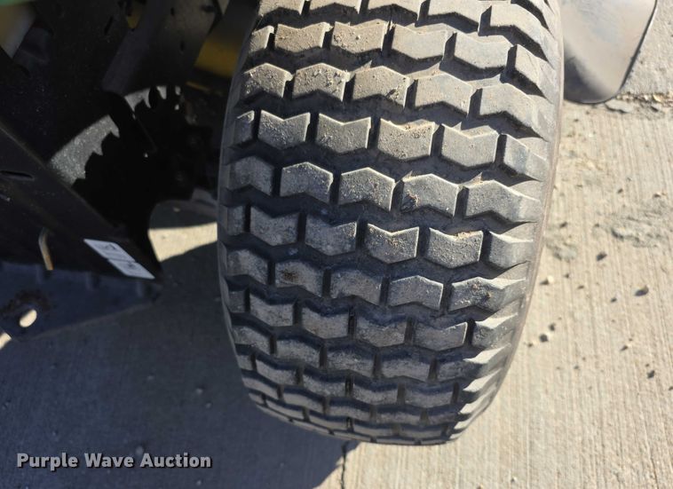 image for item DZ3537 2010 John deere LA125 riding mower lawn mower