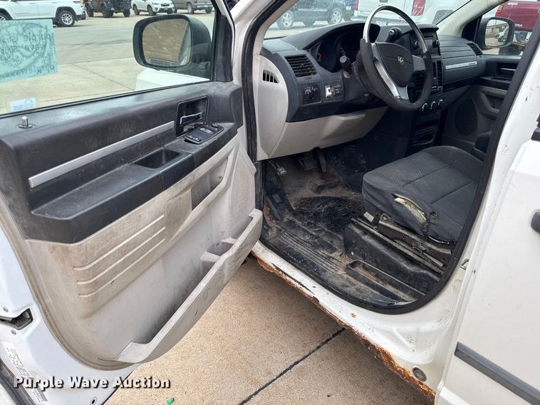 image for item EA1973 2010 Dodge Grand Caravan van