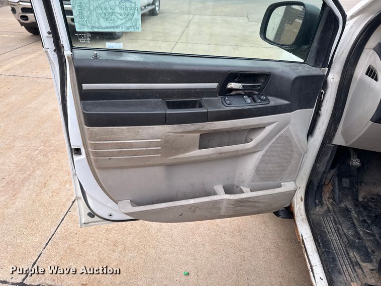 image for item EA1973 2010 Dodge Grand Caravan van