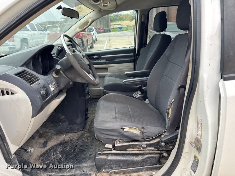 image for item EA1973 2010 Dodge Grand Caravan van