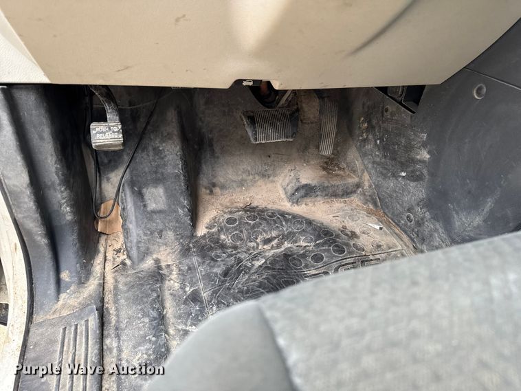 image for item EA1973 2010 Dodge Grand Caravan van