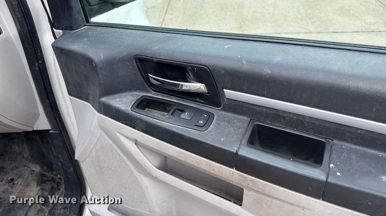 image for item EA1973 2010 Dodge Grand Caravan van