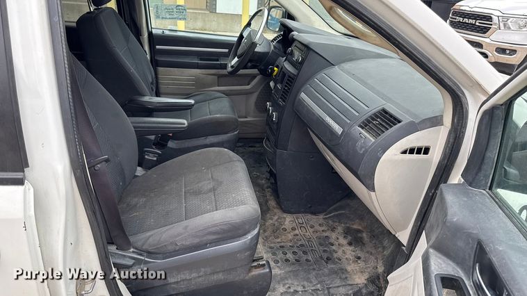 image for item EA1973 2010 Dodge Grand Caravan van