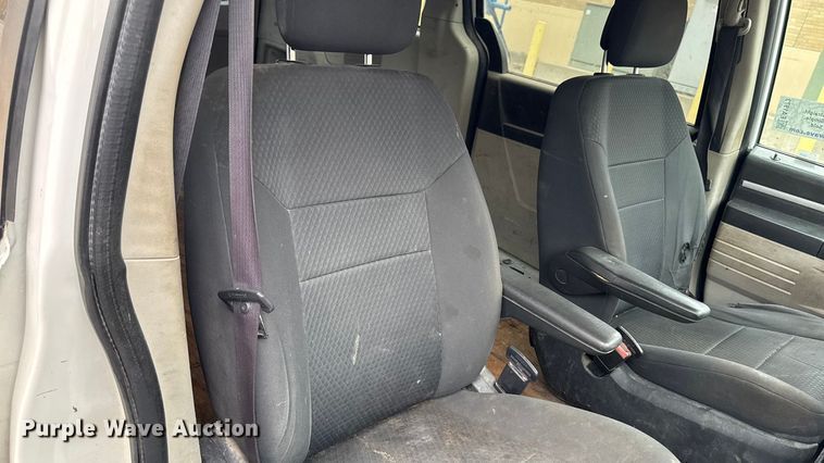 image for item EA1973 2010 Dodge Grand Caravan van