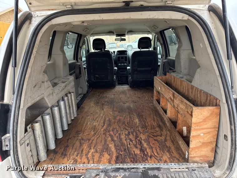 image for item EA1973 2010 Dodge Grand Caravan van