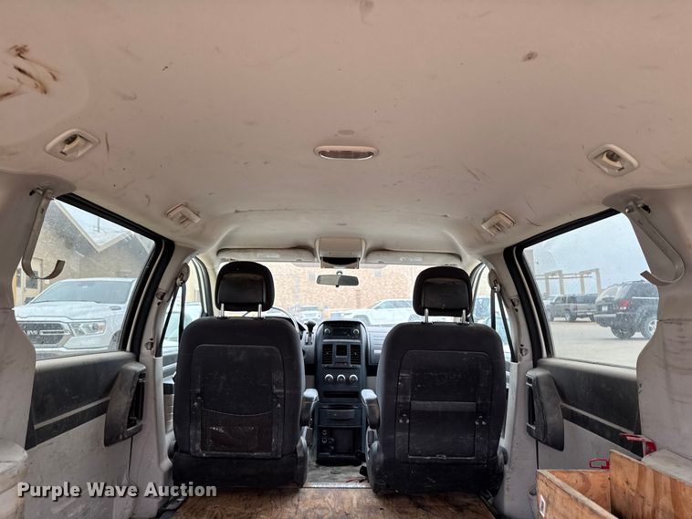 image for item EA1973 2010 Dodge Grand Caravan van