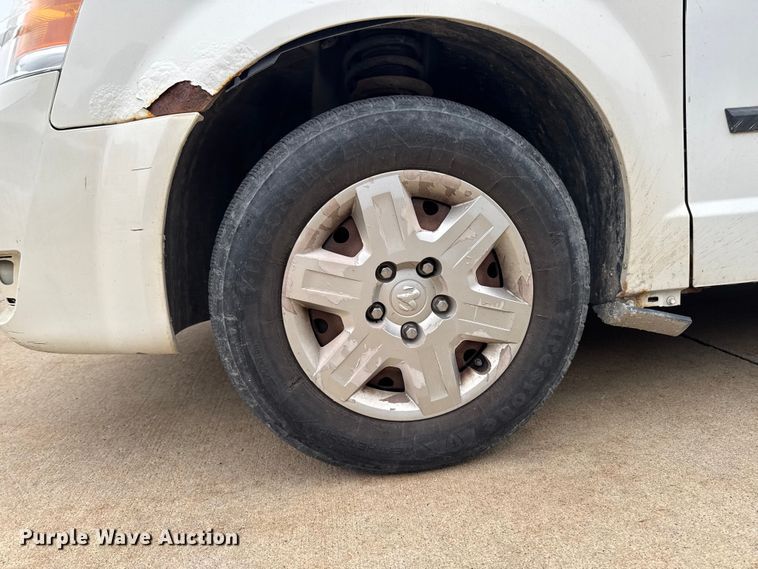 image for item EA1973 2010 Dodge Grand Caravan van
