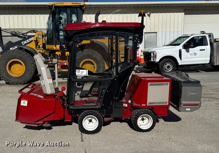 image for item EA2024 Ventrac 3400Y municipal tractor
