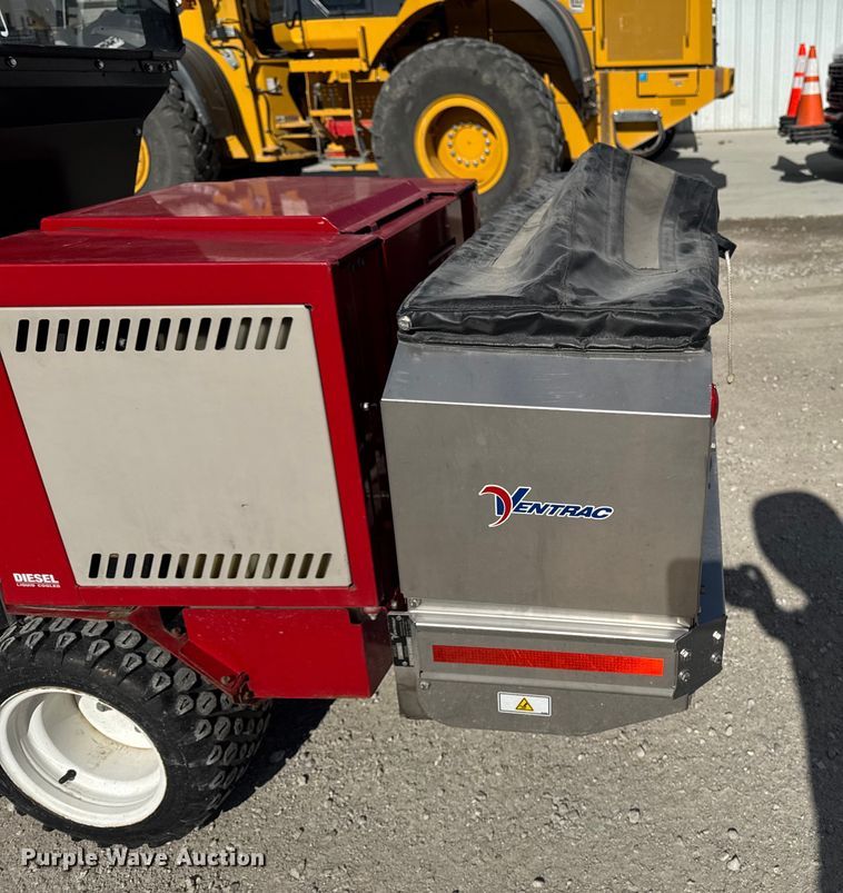 image for item EA2024 Ventrac 3400Y municipal tractor