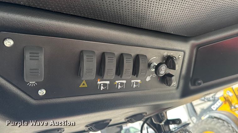 image for item EA2024 Ventrac 3400Y municipal tractor