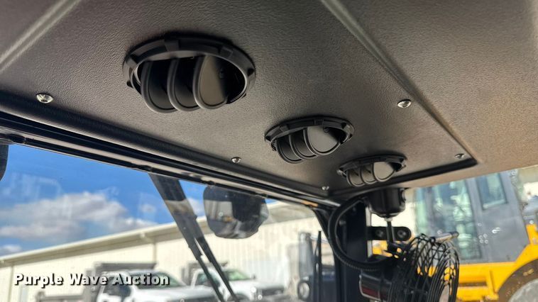 image for item EA2024 Ventrac 3400Y municipal tractor