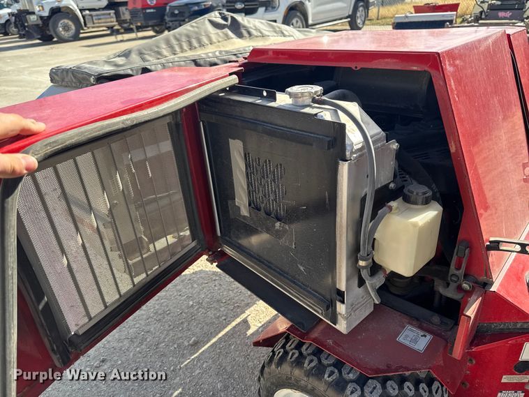 image for item EA2024 Ventrac 3400Y municipal tractor