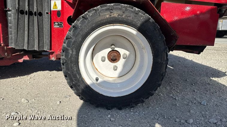 image for item EA2024 Ventrac 3400Y municipal tractor
