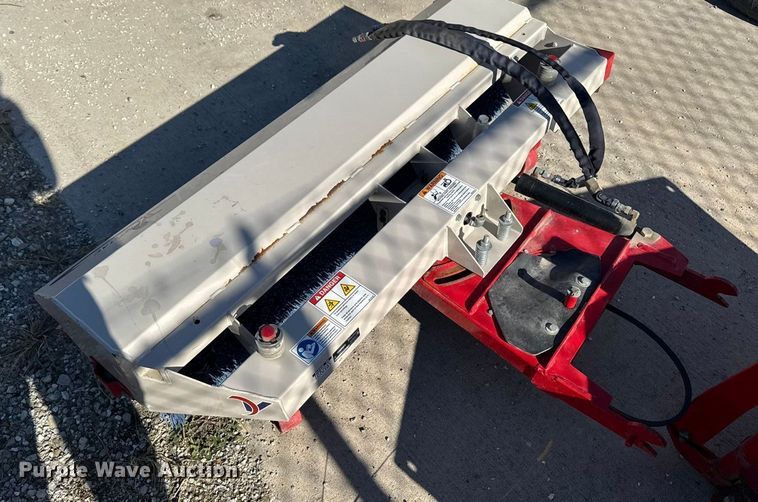 image for item EA2024 Ventrac 3400Y municipal tractor