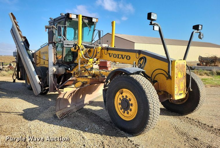 image for item EA2701 2003 Volvo G746B motor grader