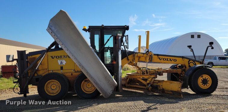 image for item EA2701 2003 Volvo G746B motor grader