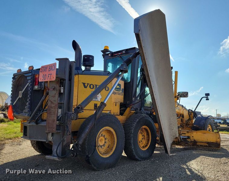 image for item EA2701 2003 Volvo G746B motor grader