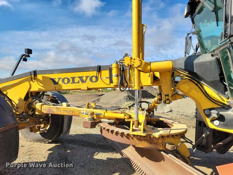 image for item EA2701 2003 Volvo G746B motor grader