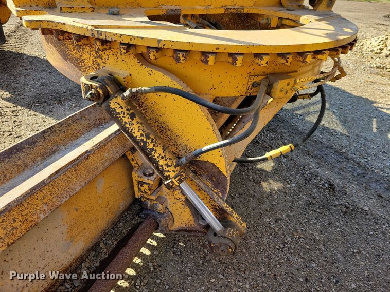 image for item EA2701 2003 Volvo G746B motor grader