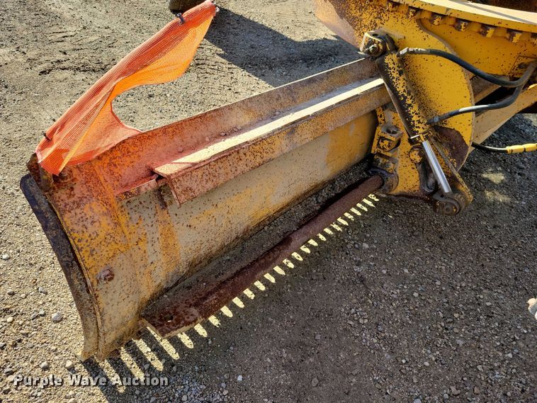 image for item EA2701 2003 Volvo G746B motor grader