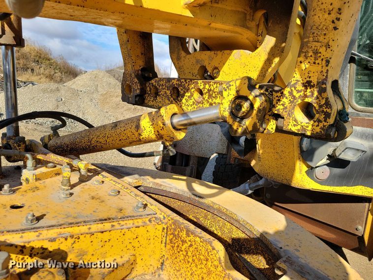 image for item EA2701 2003 Volvo G746B motor grader