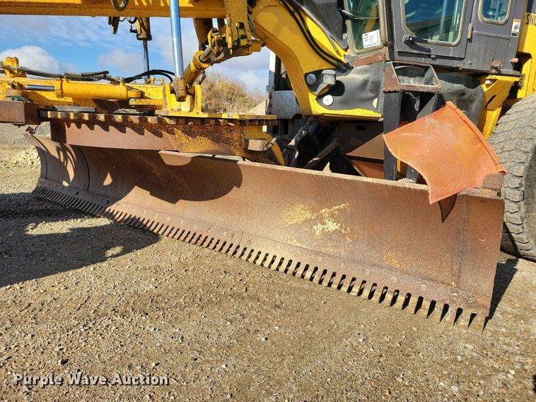 image for item EA2701 2003 Volvo G746B motor grader