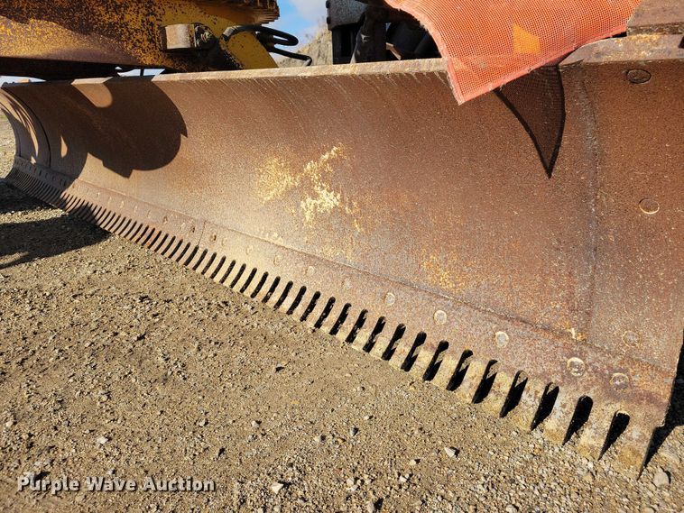 image for item EA2701 2003 Volvo G746B motor grader