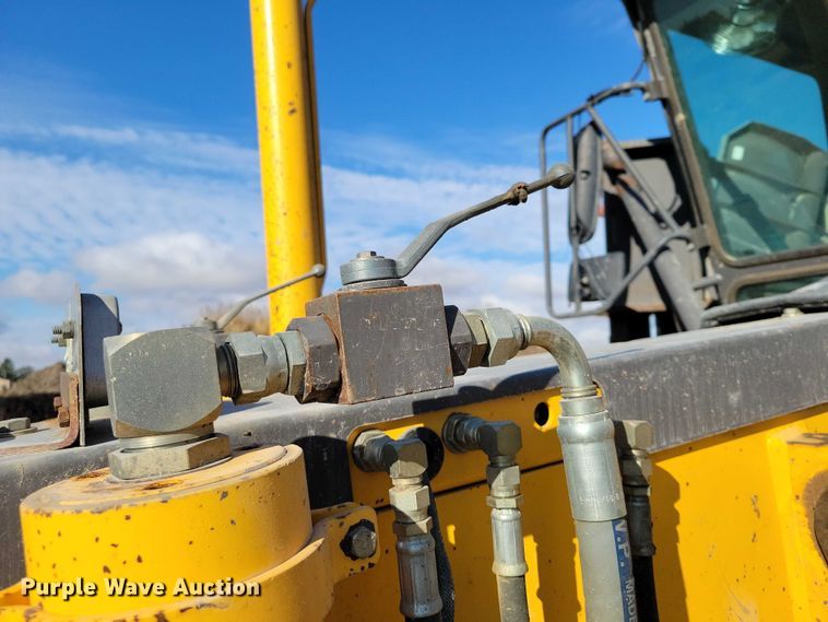 image for item EA2701 2003 Volvo G746B motor grader