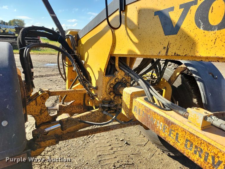 image for item EA2701 2003 Volvo G746B motor grader
