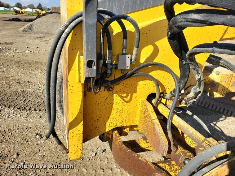 image for item EA2701 2003 Volvo G746B motor grader