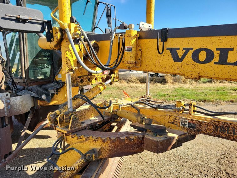 image for item EA2701 2003 Volvo G746B motor grader