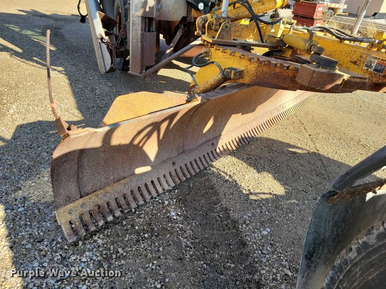 image for item EA2701 2003 Volvo G746B motor grader