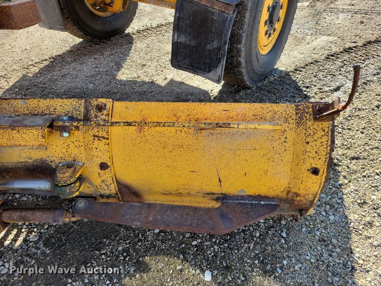 image for item EA2701 2003 Volvo G746B motor grader