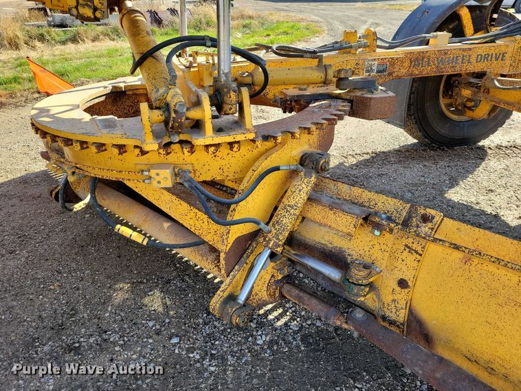 image for item EA2701 2003 Volvo G746B motor grader