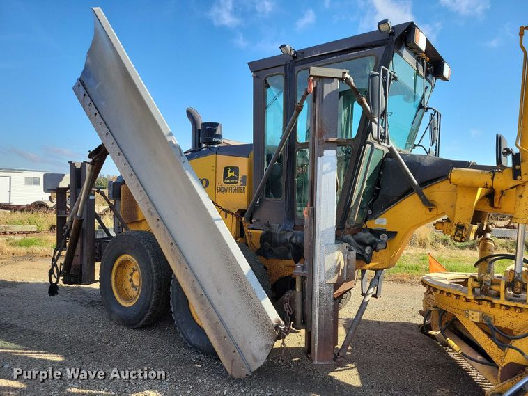 image for item EA2701 2003 Volvo G746B motor grader