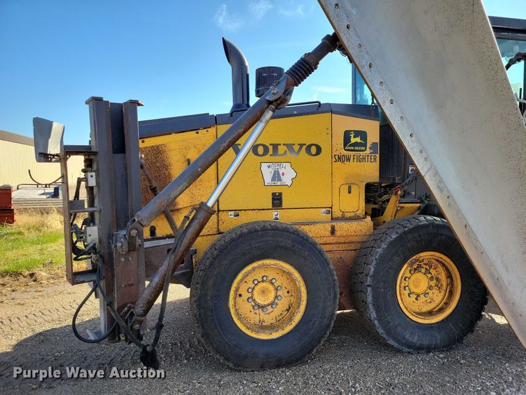 image for item EA2701 2003 Volvo G746B motor grader