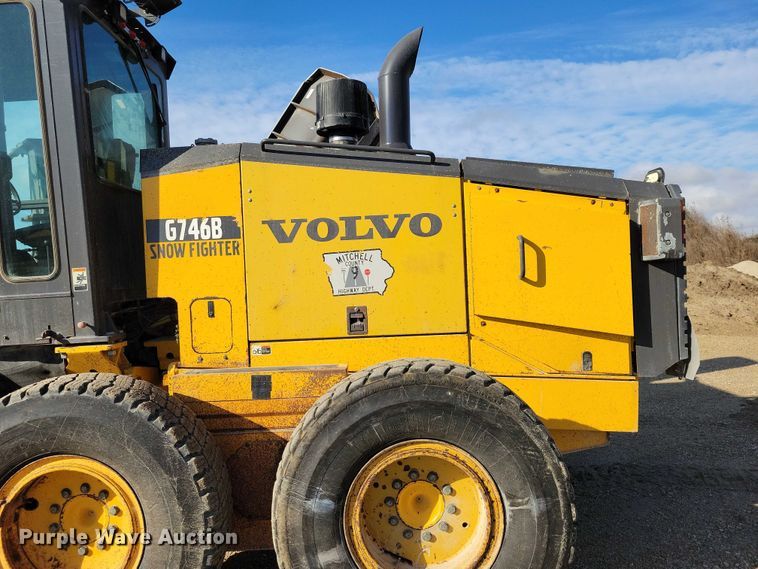 image for item EA2701 2003 Volvo G746B motor grader