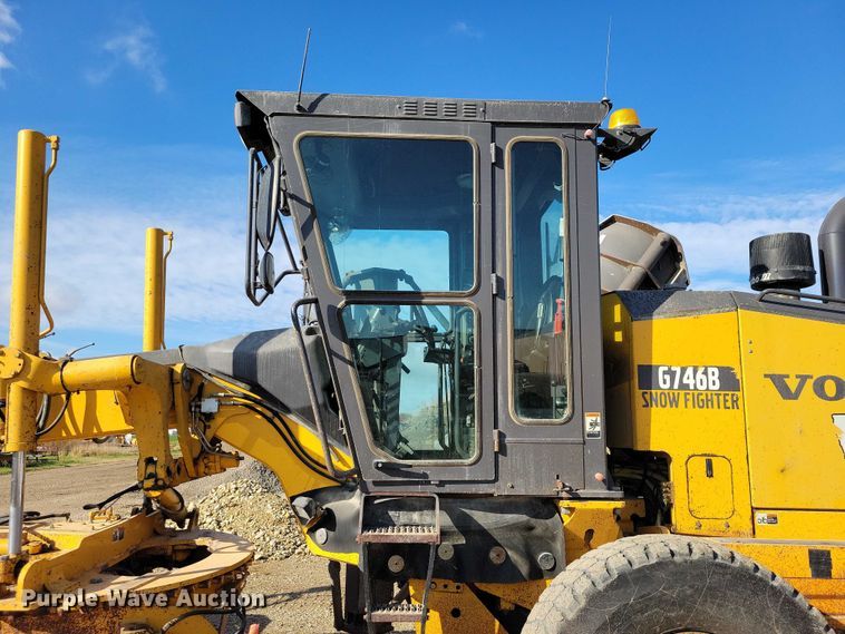 image for item EA2701 2003 Volvo G746B motor grader