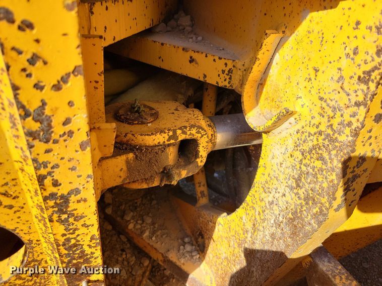 image for item EA2701 2003 Volvo G746B motor grader