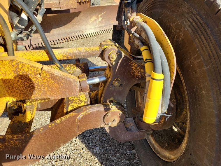 image for item EA2701 2003 Volvo G746B motor grader