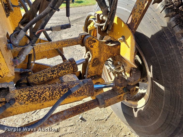 image for item EA2701 2003 Volvo G746B motor grader