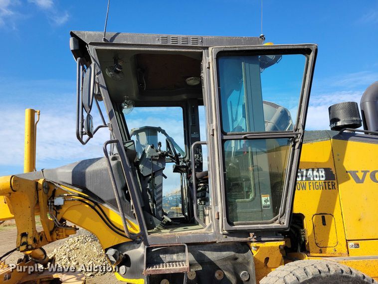 image for item EA2701 2003 Volvo G746B motor grader