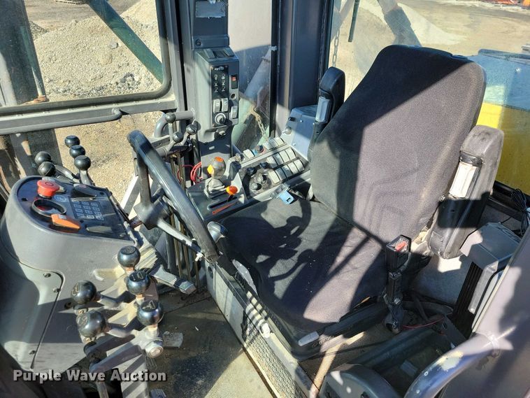 image for item EA2701 2003 Volvo G746B motor grader