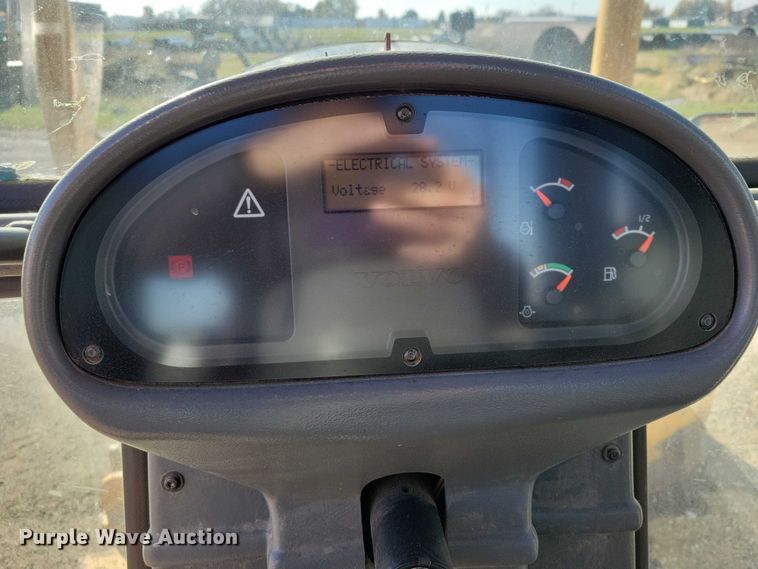 image for item EA2701 2003 Volvo G746B motor grader