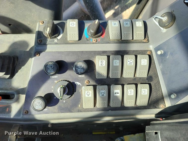 image for item EA2701 2003 Volvo G746B motor grader