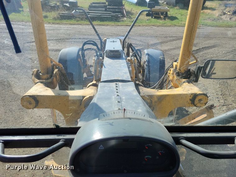 image for item EA2701 2003 Volvo G746B motor grader