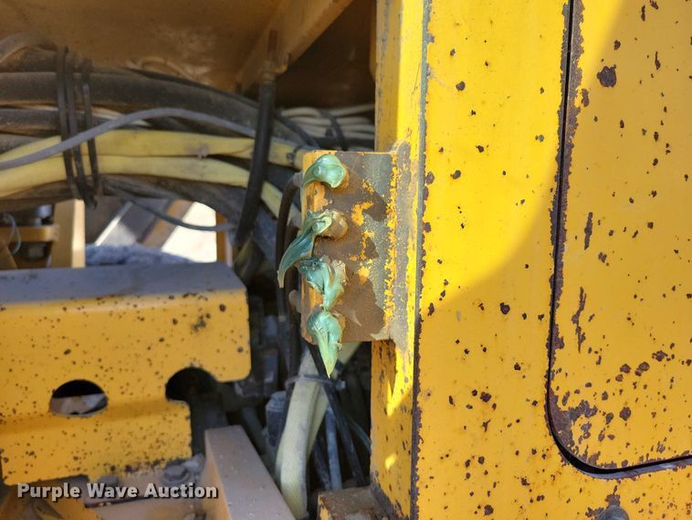 image for item EA2701 2003 Volvo G746B motor grader