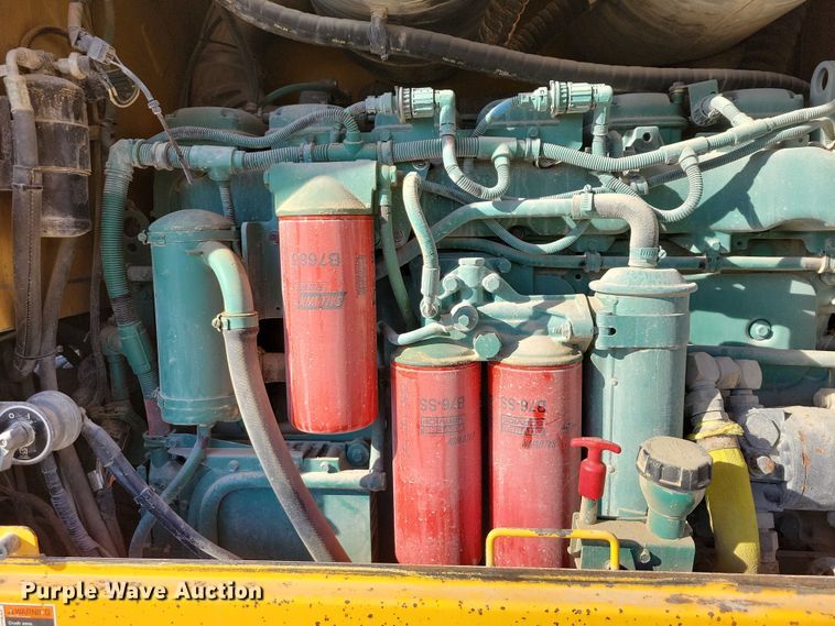 image for item EA2701 2003 Volvo G746B motor grader