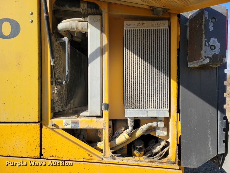 image for item EA2701 2003 Volvo G746B motor grader